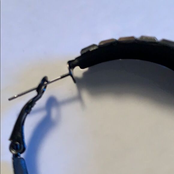 Silver Huggie Hoop Earings NWOT - Picture 6 of 7